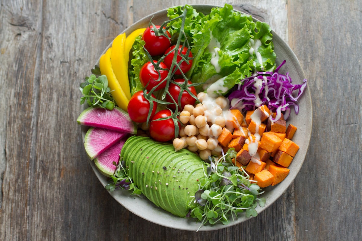 Burger vegetariano gourmet con verdure fresche